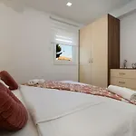 Felix 4*