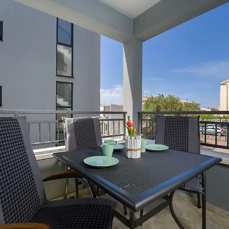 Felix Lägenhetshotell Promajna