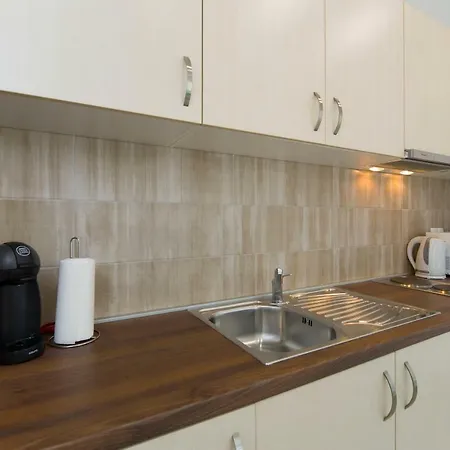 Lägenhetshotell Felix 4*