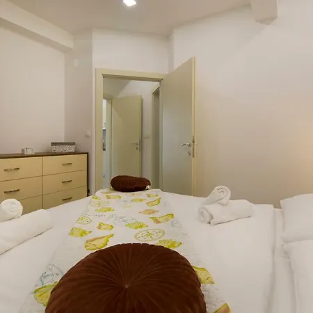 Felix 아파트호텔
