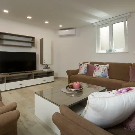 Felix Lägenhetshotell Promajna