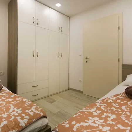 Felix Lägenhetshotell Promajna