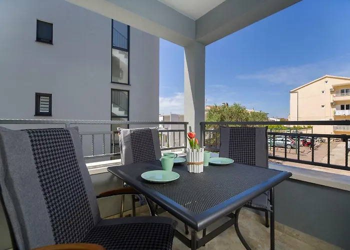 Felix Aparthotel Promajna