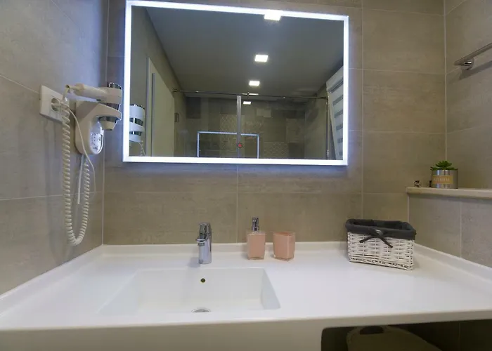 Felix Aparthotel Promajna