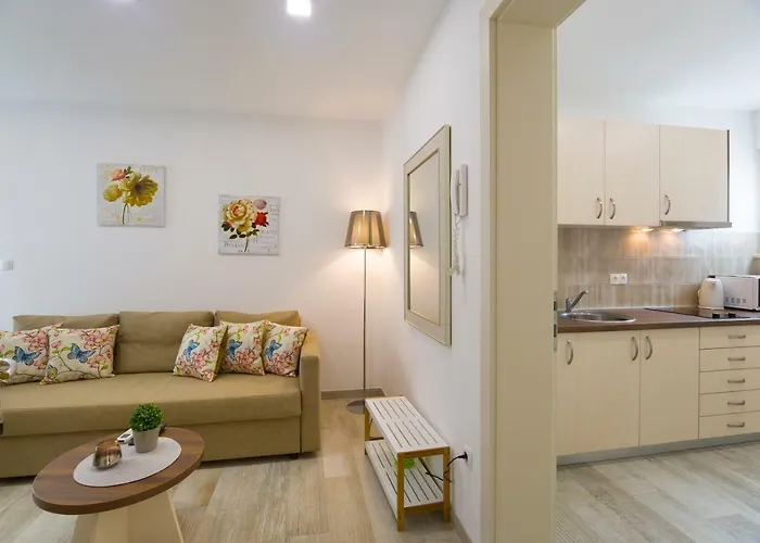 Felix Aparthotel Promajna